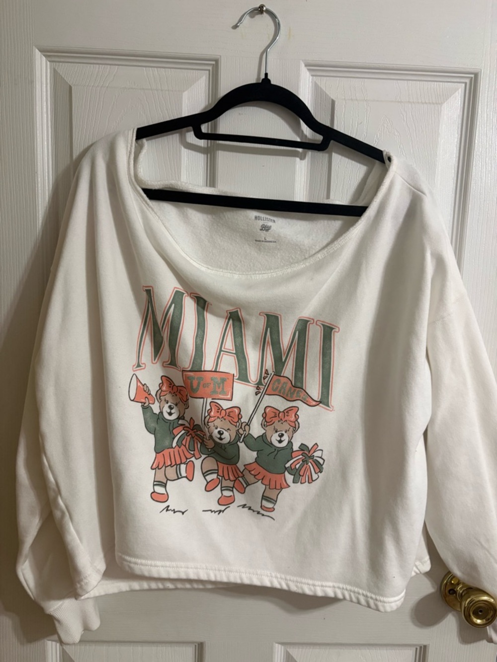 MIAMI Hollister White Pullover -off the shoulder